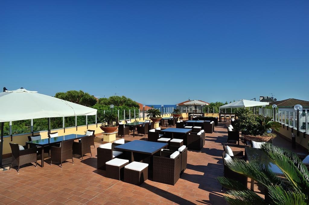 Raffy Family & Bike Hotel Diano Marina Exterior foto